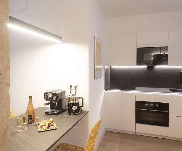 Shiny By Oldtown Apartment *