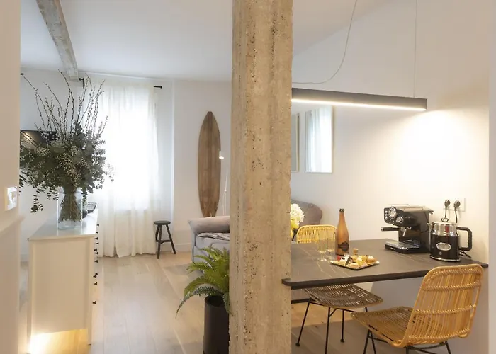 Shiny By Oldtown Apartment *